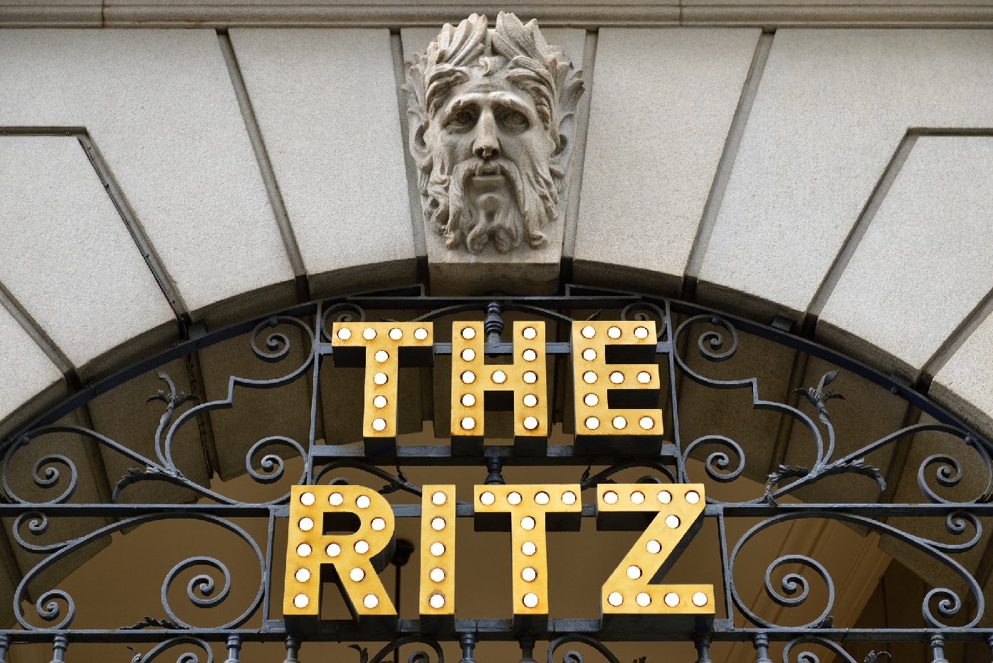 best ;uxury hotels in london the ritz